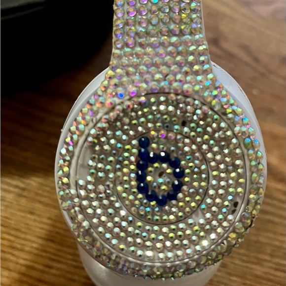 OOAK BEATS by Dr Dre Solo3 - White & Rhinestone’s with Case - Wireless - Picture 3 of 11